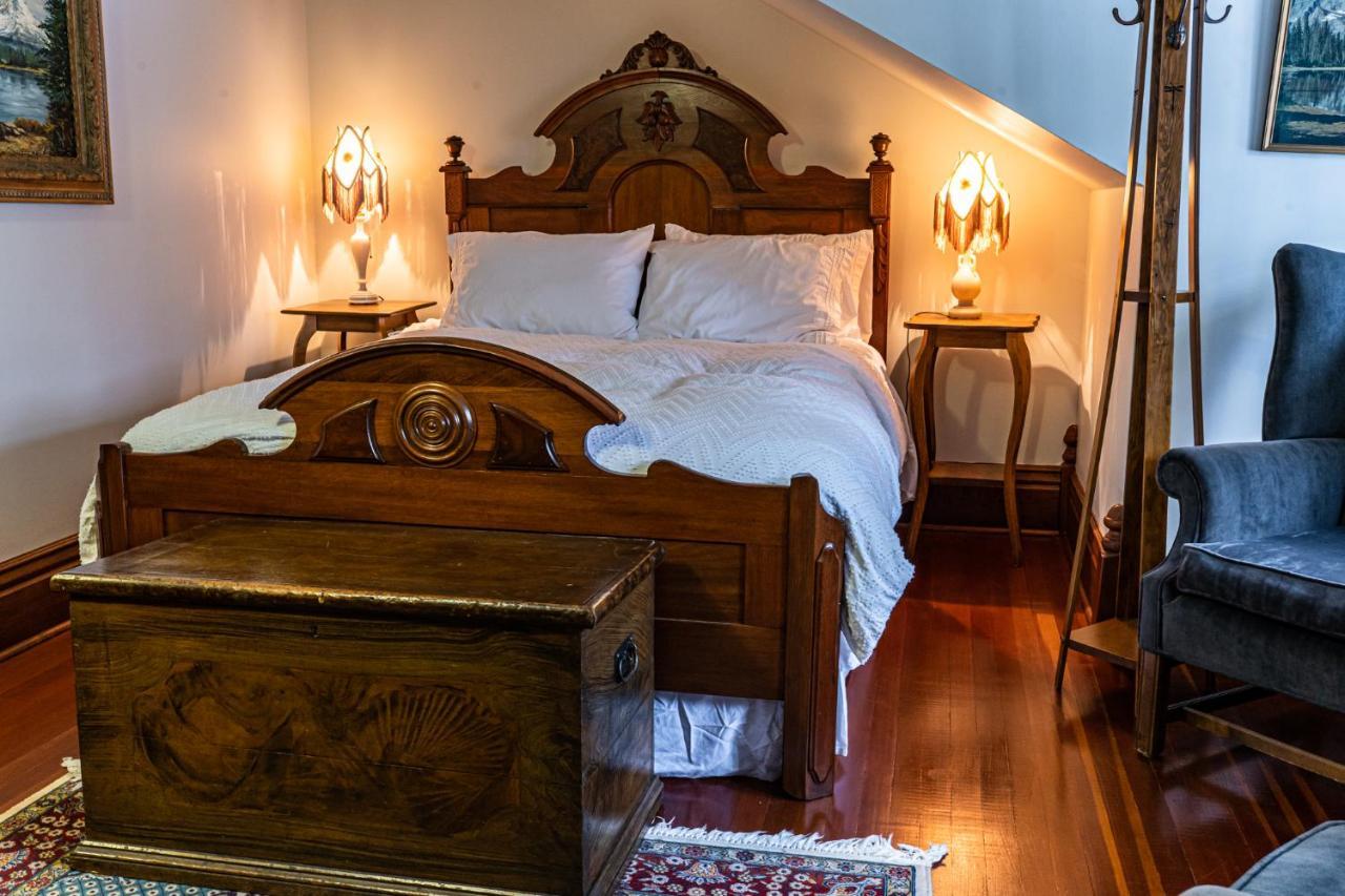 The Craftsman House Bed and Breakfast Bragg Creek Exterior foto